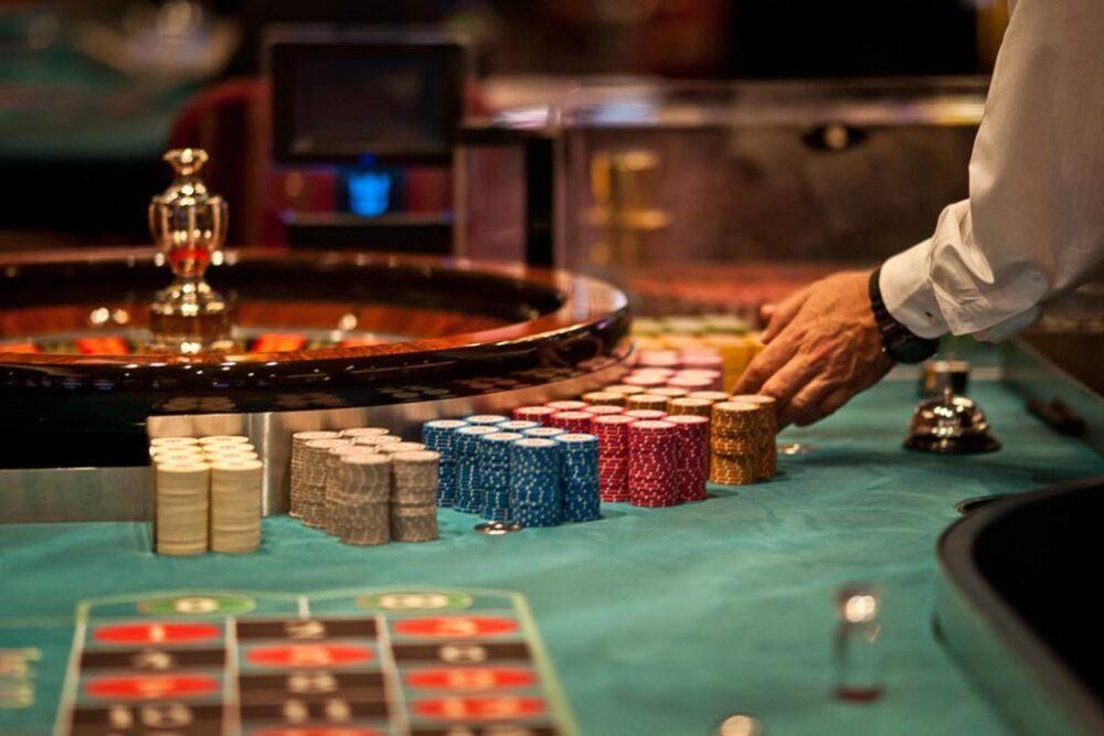 Compete for glory: Test famous gambling tactics and win big
